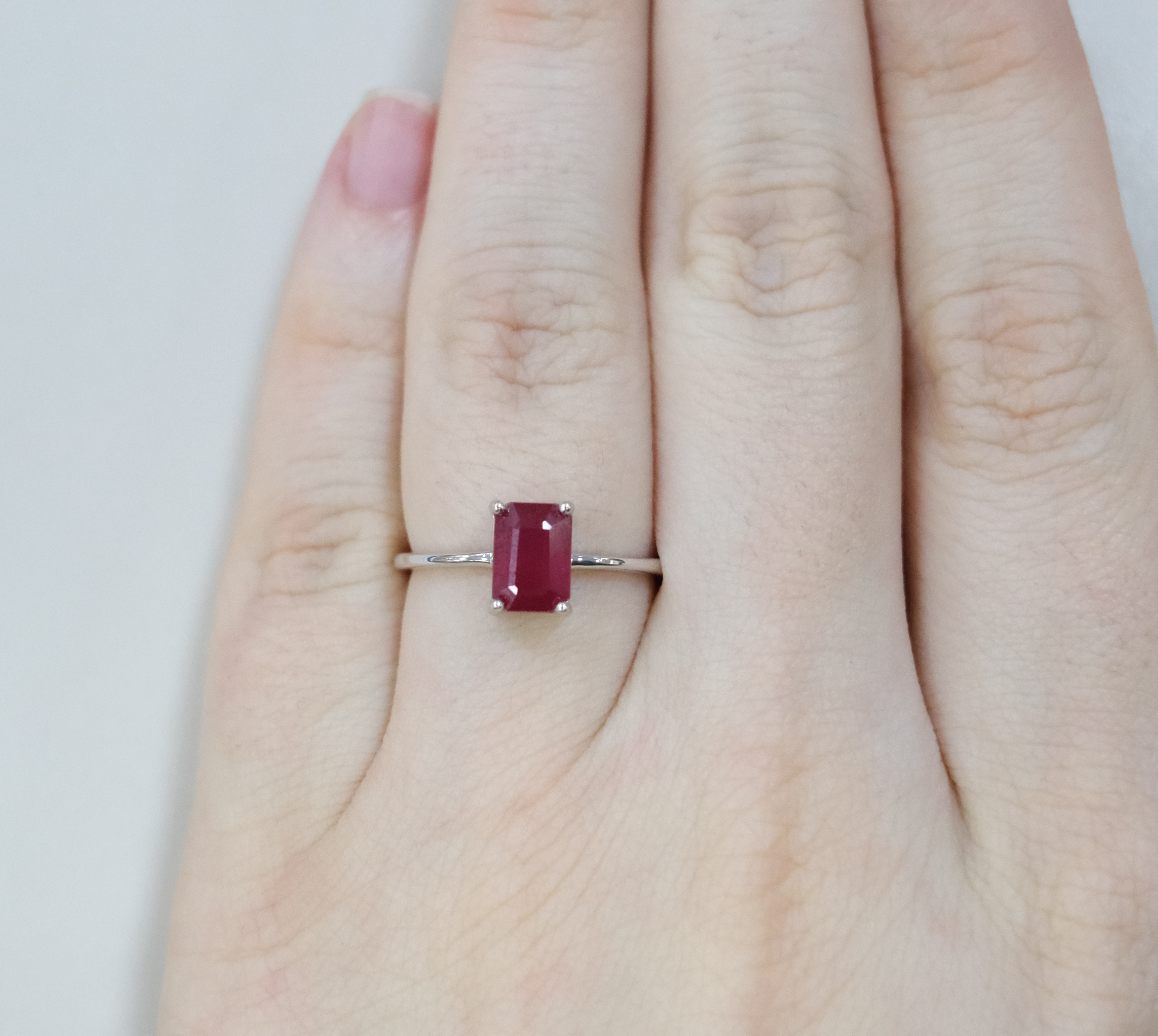 Серебряное кольцо с рубином